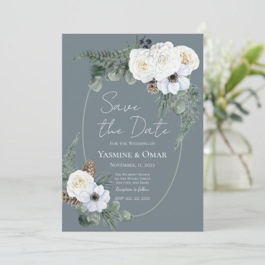 Elegante Hochzeit mit weißer Blüte und Schiefergra Einladung (Stehend Vorderseite)