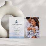 Elegante Hochzeit retten das Datum Postkarte<br><div class="desc">blau-nautisches Design mit einem schönen Foto des Paares. Sie können Text und Farben bearbeiten.</div>