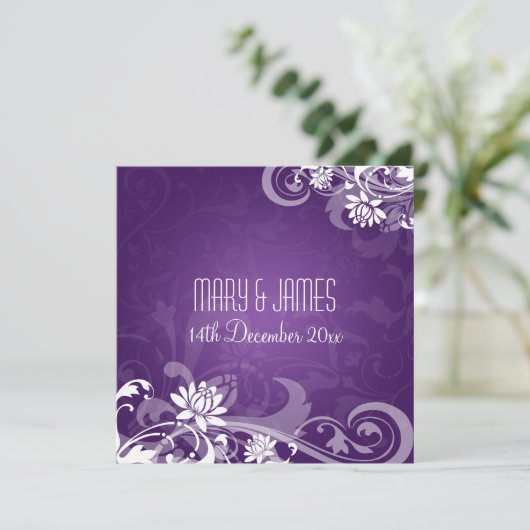Elegante Hochzeiten, florale Wirbel Lila Einladung (Stehend Vorderseite)