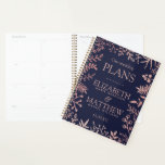 Elegante Hochzeitskollektion für Seestreitkräfte u Planer<br><div class="desc">Mit diesem eleganten und sehr trendigen Hochzeitsplaner bereiten Sie sich auf Ihren großen Tag stilvoll vor. Das Design ist einfach zu personalisieren mit Ihren eigenen Namen und Hochzeitsdatum und Sie können alle Ihre Design-Ideen, wichtige Hochzeitsinformationen und vieles mehr sicher in diesem personalisierten Planer behalten. Entsprechende Hochzeitssachen finden Sie in der...</div>