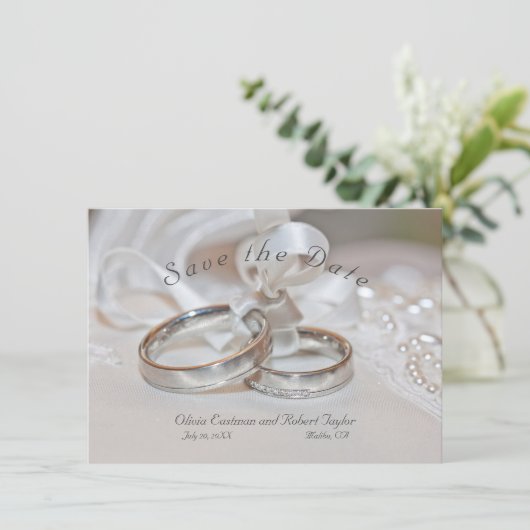 Elegante Hochzeitsringe Save the Date Einladung (Stehend Vorderseite)
