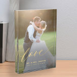 Elegante Hochzeitsskripte Liebe Goldschrift Mr. un Fotoblock<br><div class="desc">Personalisieren Sie dieses Foto Block mit den Namen der Braut und des Bräutigams und dem Hochzeitstag und Ort. Könnte ein perfektes Sake-Geschenk für die Neuvermählten sein.</div>