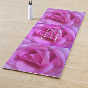 Elegante Hot Pink-Blume an Magie-Schrift glauben Yogamatte