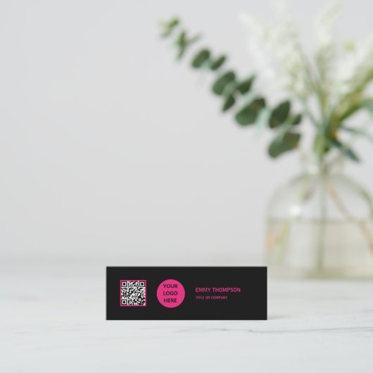 Elegante Hot Pink Magenta Black QR Scan Company Mini Visitenkarte (Stehend Vorderseite)
