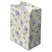 Elegante Hübsche Blume auf Creme Background Mittlere Geschenktüte (Vorderseite Schrägansicht)