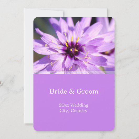 Elegante, hübsche lila Blume Hochzeit Einladung (Rückseite)