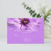 Elegante, hübsche lila Blume Hochzeitskarten RSVP Karte (Stehend Vorderseite)