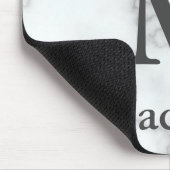 Elegante Imitate Weißer Marmor Grauer Name und Mon Mousepad (Ecke)