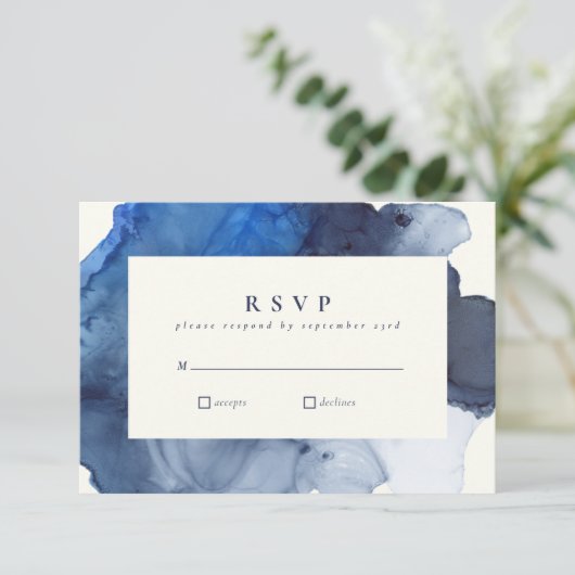 Elegante Indigo Abstrakte Wasserfarbenhochzeit RSVP Karte (Stehend Vorderseite)