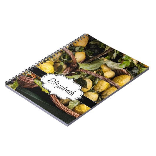 Elegante italienische Zitronen in einem Korb Notizblock (Linke Seite)