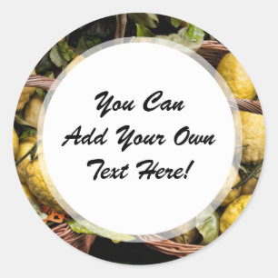 Elegante italienische Zitronen in einem Korb Runder Aufkleber