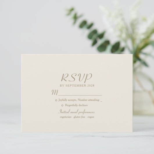 Elegante Ivory Gold Wedding RSVP Karte (Stehend Vorderseite)