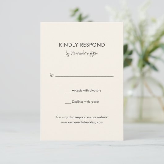 Elegante Ivory Moderne Hochzeit RSVP Karte (Stehend Vorderseite)