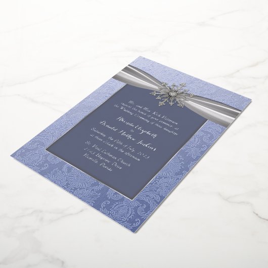 Elegante Jeweled Snowflake Wedding Folieneinladung (Gedreht)