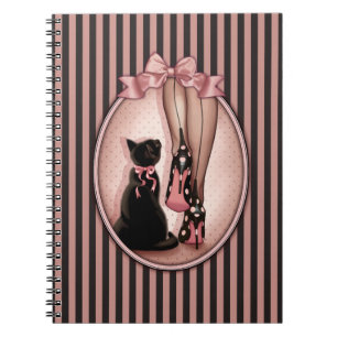 Elegante junge Frau und schwarze Katze Notizblock