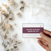 Elegante Kalligrafie auf dunklem Lila