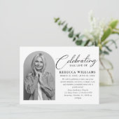 Elegante Kalligrafie-Feier zur Beerdigung des Lebe Einladung (Stehend Vorderseite)