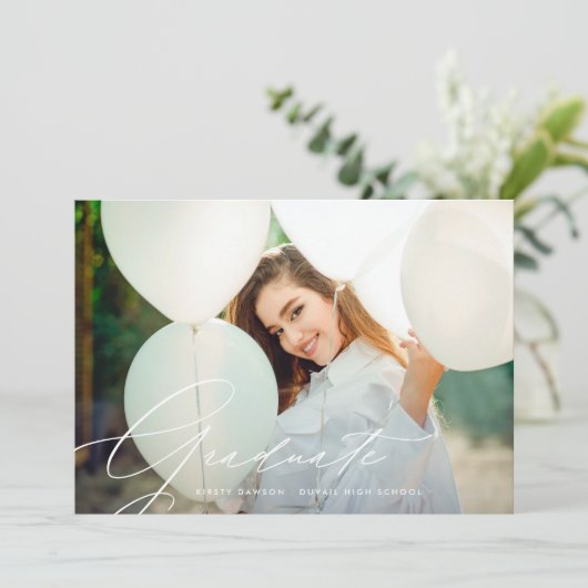 Elegante Kalligrafie High School 2 Foto Abschluss Ankündigung (Stehend Vorderseite)