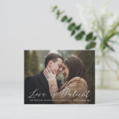 Elegante Kalligrafie-Liebe ist Patientenverzögerun Ankündigungspostkarte (Stehend Vorderseite)