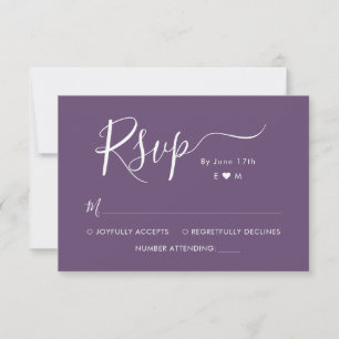 Elegante Kalligrafie-Monogramm Lila Hochzeit RSVP Karte