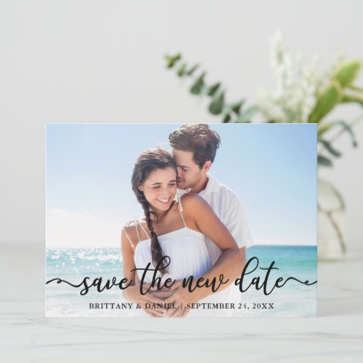 Elegante Kalligrafie Rette die neue Datumskarte Save The Date (Stehend Vorderseite)