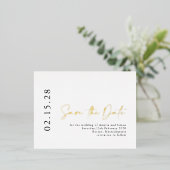 Elegante Kalligrafie Save the Date Real Gold Folie Einladungspostkarte (Stehend vorne)