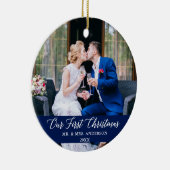 Elegante Kalligrafie Unser erstes Weihnachtsblau Keramik Ornament (Rechts)