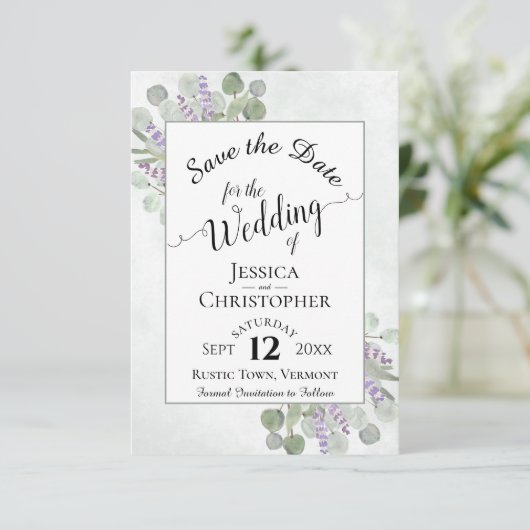 Elegante Kalligraphie Eukalyptus & Lavender Weddin Save The Date (Stehend Vorderseite)