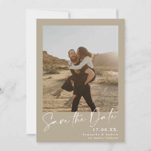 Elegante Kalligraphie Khaki 2 Fotos Save the Date (Vorderseite)