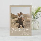 Elegante Kalligraphie Khaki 2 Fotos Save the Date (Stehend Vorderseite)