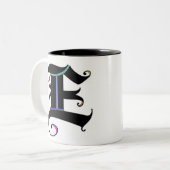 Elegante Kalligraphie Monogram Letter E Tasse (Vorderseite Links)
