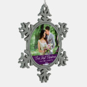 Elegante Kalligraphie Unser erstes Weihnachtsfest Schneeflocken Zinn-Ornament (Links)