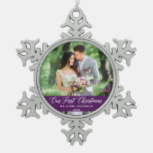 Elegante Kalligraphie Unser erstes Weihnachtsfest Schneeflocken Zinn-Ornament (Vorderseite)