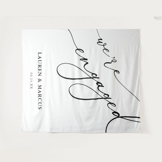 Elegante Kalligraphie Wir sind Verlobte Engagement Wandteppich (Vorderseite (Horizontal))