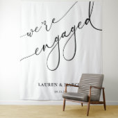 Elegante Kalligraphie Wir sind Verlobte Engagement Wandteppich (Beispiel)