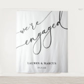 Elegante Kalligraphie Wir sind Verlobte Engagement Wandteppich (Vorderseite)