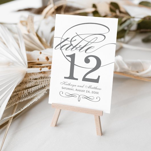 Elegante Karkohle Gray Calligraphy Wedding Monogra Tischnummer