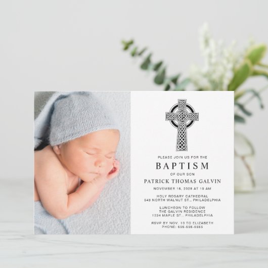 Elegante keltische Cross-Foto-Taufe Einladung (Stehend Vorderseite)