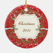 Elegante Kiefer Branche datiertes Keramik Ornament (Hinten)