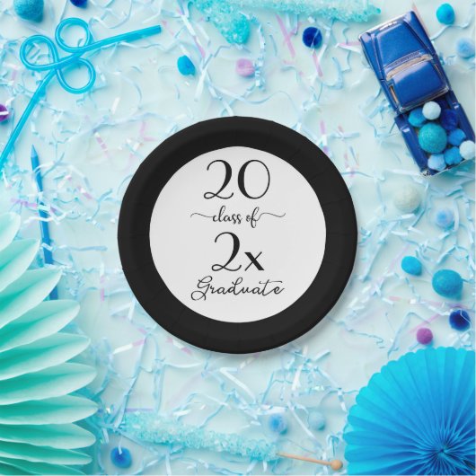 Elegante Klasse 2025 Graduate Black Typografy Pappteller (Party)