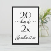 Elegante Klasse der Schwarz-weißen Graduationspart Einladung (Stehend Vorderseite)