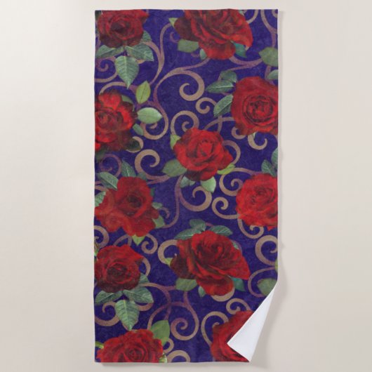 Elegante, klassische Golddamaske Vintage Rote Rose Strandtuch (Vorderseite)