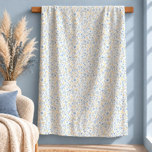 Elegante kleine staubblaue Cottagecore-Blumen-Deck Sherpadecke