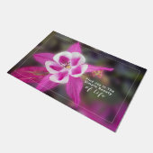 Elegante Kolumne rosa Blume mit Zitat kombinieren Fußmatte (Schrägansicht)