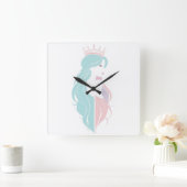 "Elegante Königin mit Krone" Pastelldesign Quadratische Wanduhr (Zuhause)