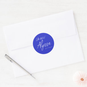 Elegante königsblaue Abschlussfeier Sie hat es ges Runder Aufkleber