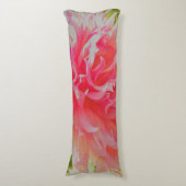 Elegante Korallen und rosa Dekorative Dahlia Seitenschläferkissen (Vorderseite Vertikal)