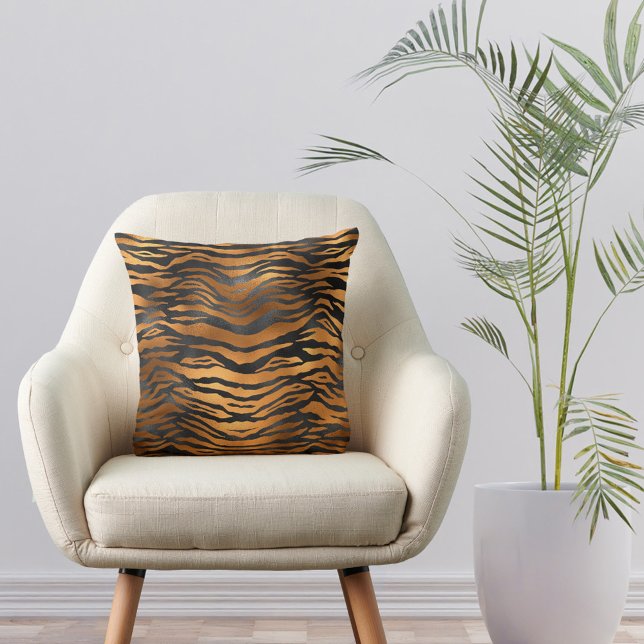 Elegante Kupfer Black Tiger Animal Print Kissen (Von Creator hochgeladen)