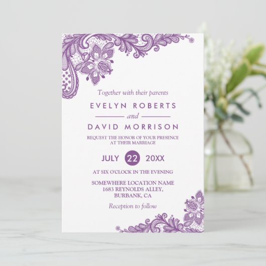 Elegante Lace Lavender Lila feierliche Hochzeit Einladung (Stehend Vorderseite)