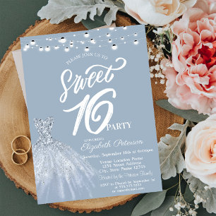 Elegante Lichterkette Kleid Staubblau Sweet 16 Einladung